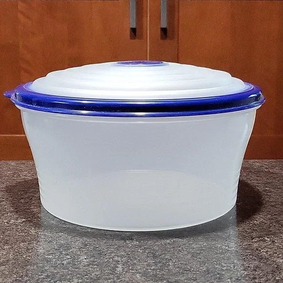 Tupperware Stuffable 8 cup Container - Picture 1 of 5